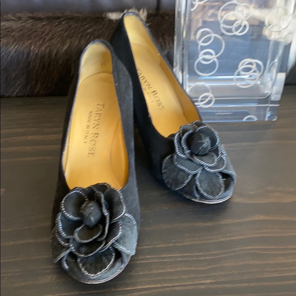 Taryn Rose Embellished floral Pumps
